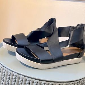 Black Strap Top Sandals from Universal Threads